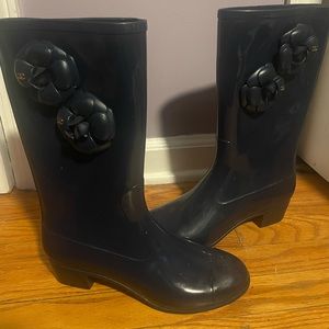 Authentic Chanel Camellia Rain boots. Size 42 Navy Blue Almost new condition.